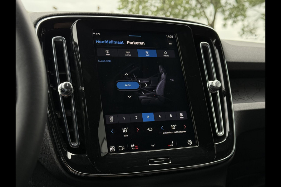 Volvo XC40 Recharge Core 70 kWh | Trekhaak | Carplay | Camera |