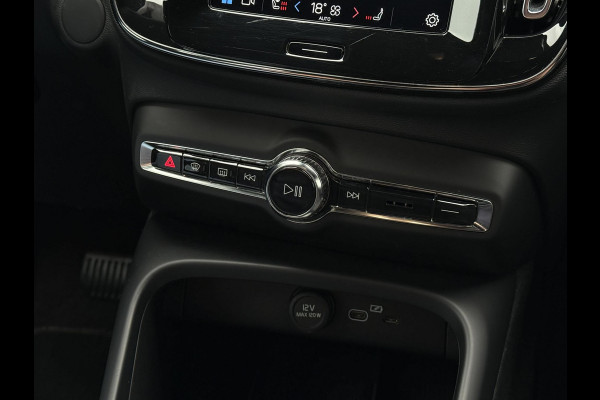 Volvo XC40 Recharge Core 70 kWh | Trekhaak | Carplay | Camera |