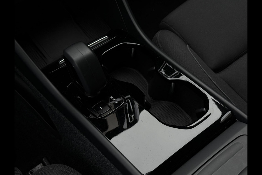 Volvo XC40 Recharge Core 70 kWh | Trekhaak | Carplay | Camera |