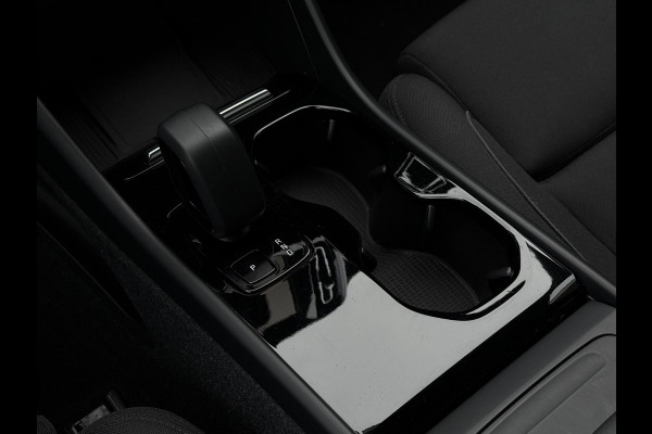 Volvo XC40 Recharge Core 70 kWh | Trekhaak | Carplay | Camera |