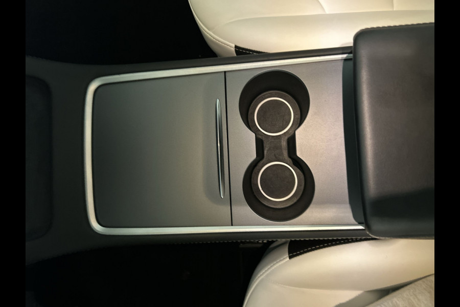 Tesla Model Y RWD 58 kWh | Prachtig blauw | Wit lederen interieur | | Soh (batterijcheck) 93,1 %