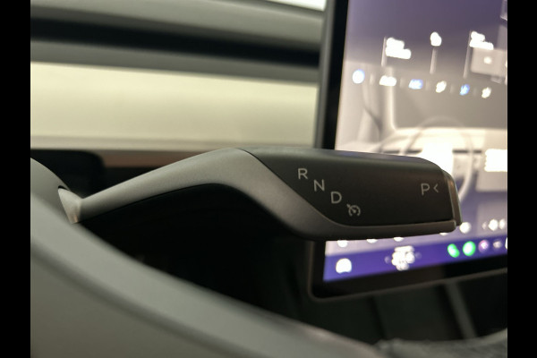 Tesla Model Y RWD 58 kWh | Prachtig blauw | Wit lederen interieur | | Soh (batterijcheck) 93,1 %