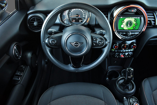 MINI Cabrio 1.5 136pk Cooper 18inch-JCW LED DAB