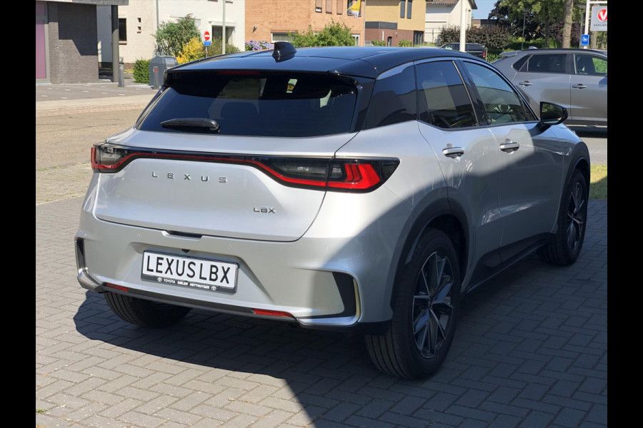 Lexus LBX 1.5 Hybrid Emotion Bi Tone | Leer, Stoel + Stuurverwarming, Parkeersensoren, Dodehoekherkenning
