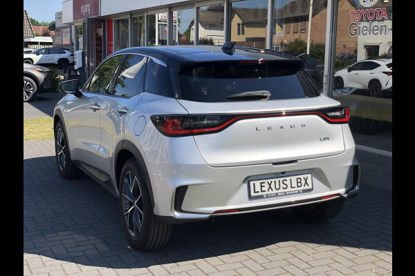 Lexus LBX 1.5 Hybrid Emotion Bi Tone | Leer, Stoel + Stuurverwarming, Parkeersensoren, Dodehoekherkenning