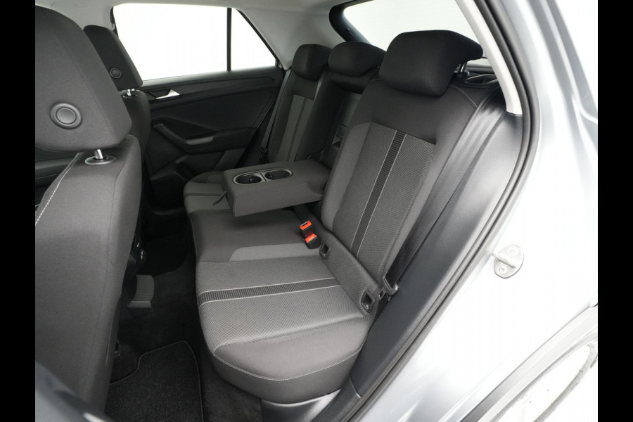 Volkswagen T-Roc 1.5 TSI 150pk DSG Life Edition Camera Carplay Keyless Clima 199