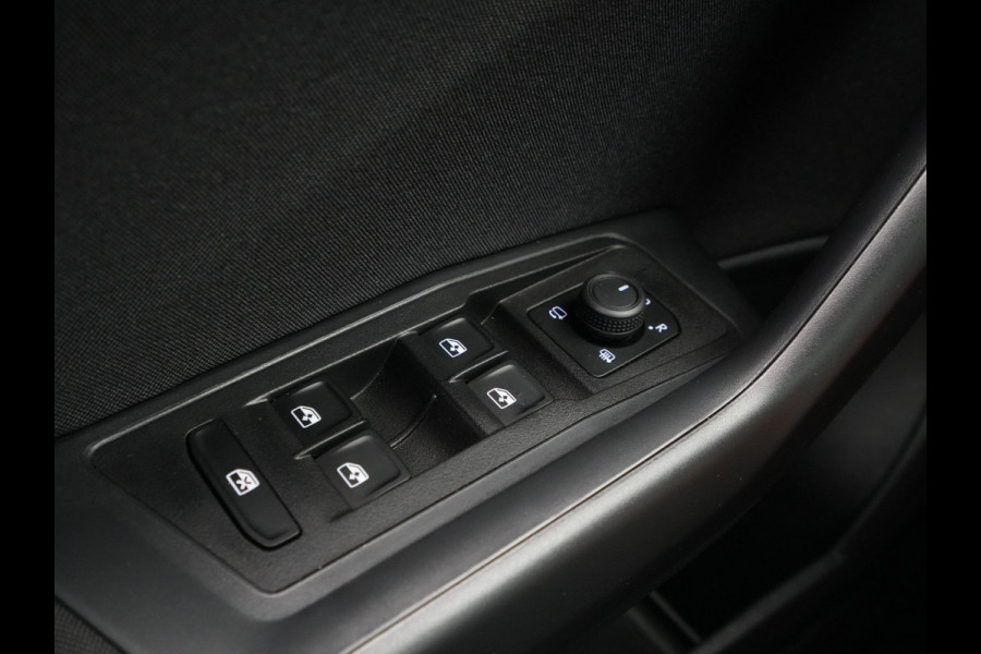 Volkswagen T-Roc 1.5 TSI 150pk DSG Life Edition Camera Carplay Keyless Clima 199