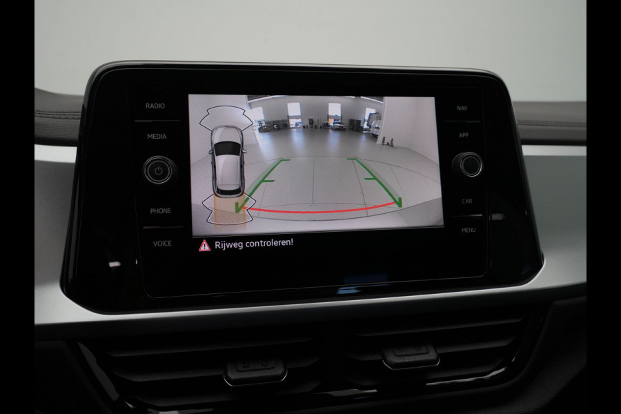Volkswagen T-Roc 1.5 TSI 150pk DSG Life Edition Camera Carplay Keyless Clima 199