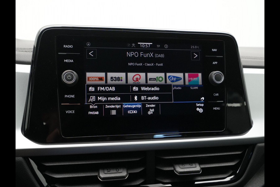 Volkswagen T-Roc 1.5 TSI 150pk DSG Life Edition Camera Carplay Keyless Clima 199