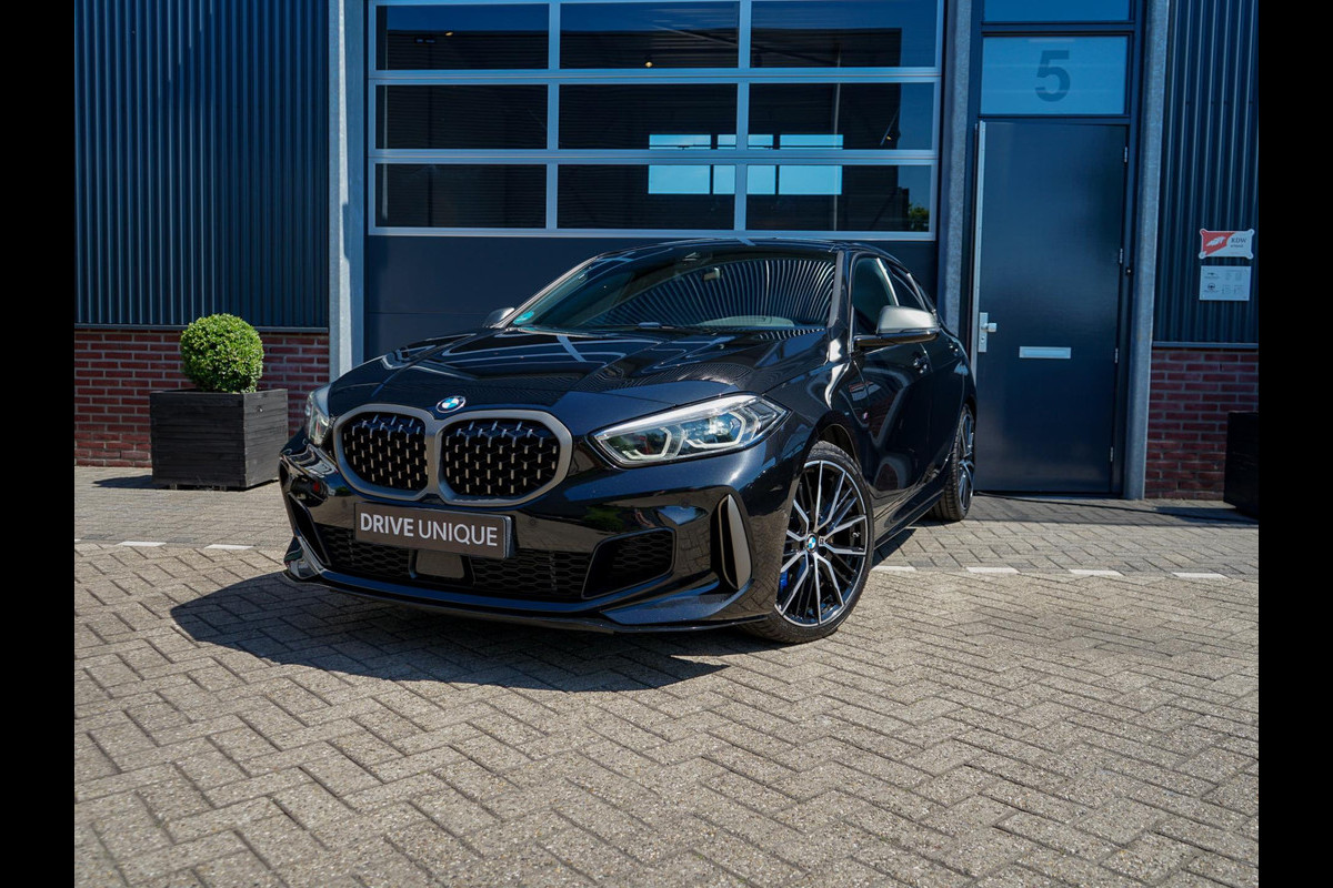 BMW 1-serie M135i xDrive High Executive, Nieuwe Michelin Pilot sport 5, Head-up, M-sport, Apple CP, Leder, 19 Inch, Harman Kardon BMW 1-serie M135i xDrive High Executive, Nieuwe Michelin Pilot sport 5, Head-up, M-sport, Apple CP, Leder, 19 Inch, Harman Kardon