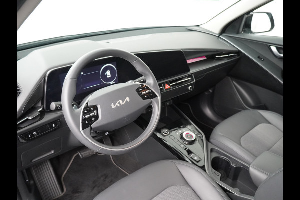 Kia Niro EV DynamicLine 64.8 kWh - SOH 98,4% - Apple Carplay/ Android Auto - Cruise Control - Adaptief Cruise Control - Navigatie - Fabrieksgarantie tot 03-2030