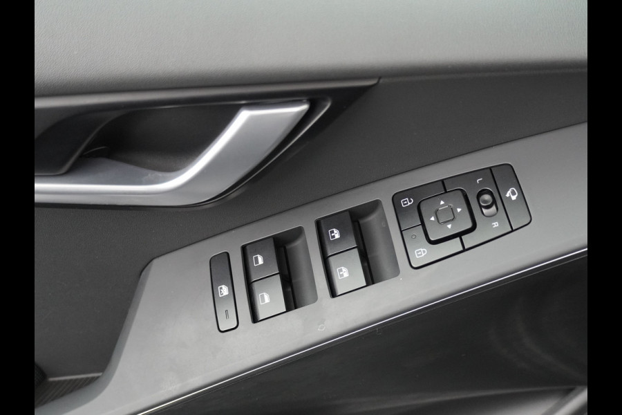 Kia Niro EV DynamicLine 64.8 kWh - SOH 98,4% - Apple Carplay/ Android Auto - Cruise Control - Adaptief Cruise Control - Navigatie - Fabrieksgarantie tot 03-2030