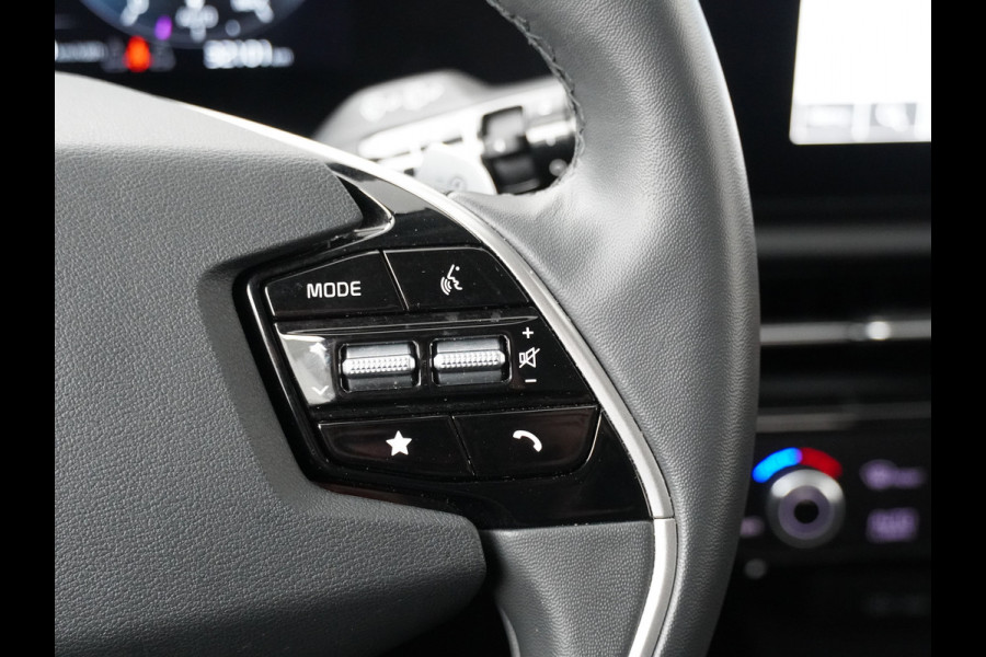 Kia Niro EV DynamicLine 64.8 kWh - SOH 98,4% - Apple Carplay/ Android Auto - Cruise Control - Adaptief Cruise Control - Navigatie - Fabrieksgarantie tot 03-2030