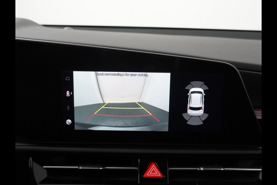 Kia Niro EV DynamicLine 64.8 kWh - SOH 98,4% - Apple Carplay/ Android Auto - Cruise Control - Adaptief Cruise Control - Navigatie - Fabrieksgarantie tot 03-2030