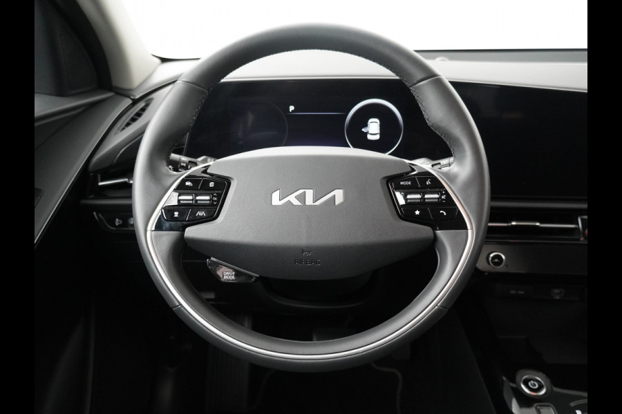 Kia Niro EV DynamicLine 64.8 kWh - SOH 98,4% - Apple Carplay/ Android Auto - Cruise Control - Adaptief Cruise Control - Navigatie - Fabrieksgarantie tot 03-2030