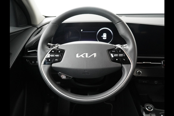 Kia Niro EV DynamicLine 64.8 kWh - SOH 98,4% - Apple Carplay/ Android Auto - Cruise Control - Adaptief Cruise Control - Navigatie - Fabrieksgarantie tot 03-2030