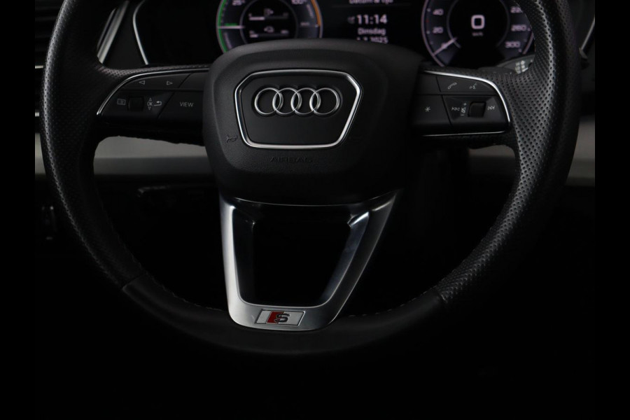 Audi Q5 50 TFSI e quattro S edition | Stoelverwarming | Adaptive cruise | Matrix LED | Half leder | Camera | Carplay | Sfeerverlichting | Sportstoelen | Navigatie
