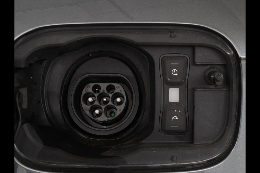 Audi Q5 50 TFSI e quattro S edition | Stoelverwarming | Adaptive cruise | Matrix LED | Half leder | Camera | Carplay | Sfeerverlichting | Sportstoelen | Navigatie
