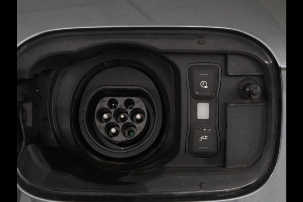 Audi Q5 50 TFSI e quattro S edition | Stoelverwarming | Adaptive cruise | Matrix LED | Half leder | Camera | Carplay | Sfeerverlichting | Sportstoelen | Navigatie
