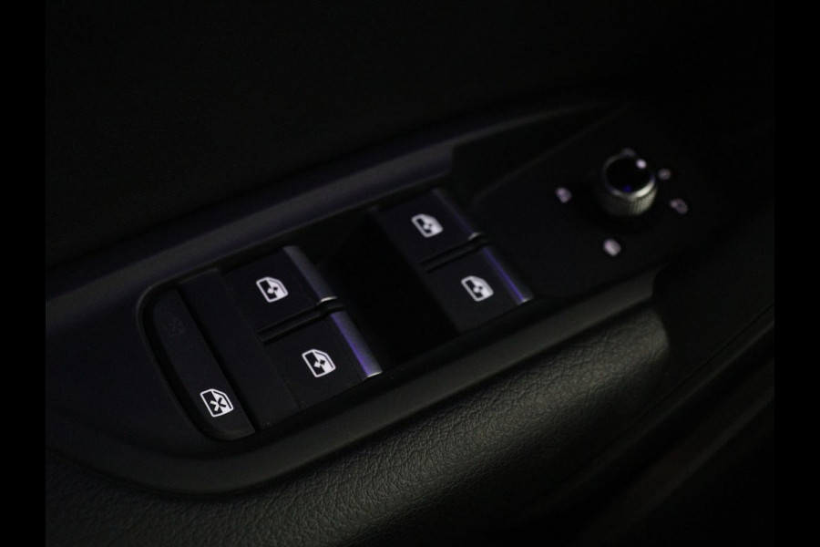 Audi Q5 50 TFSI e quattro S edition | Stoelverwarming | Adaptive cruise | Matrix LED | Half leder | Camera | Carplay | Sfeerverlichting | Sportstoelen | Navigatie