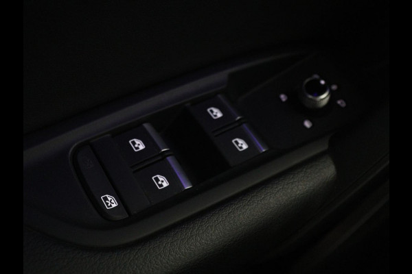 Audi Q5 50 TFSI e quattro S edition | Stoelverwarming | Adaptive cruise | Matrix LED | Half leder | Camera | Carplay | Sfeerverlichting | Sportstoelen | Navigatie