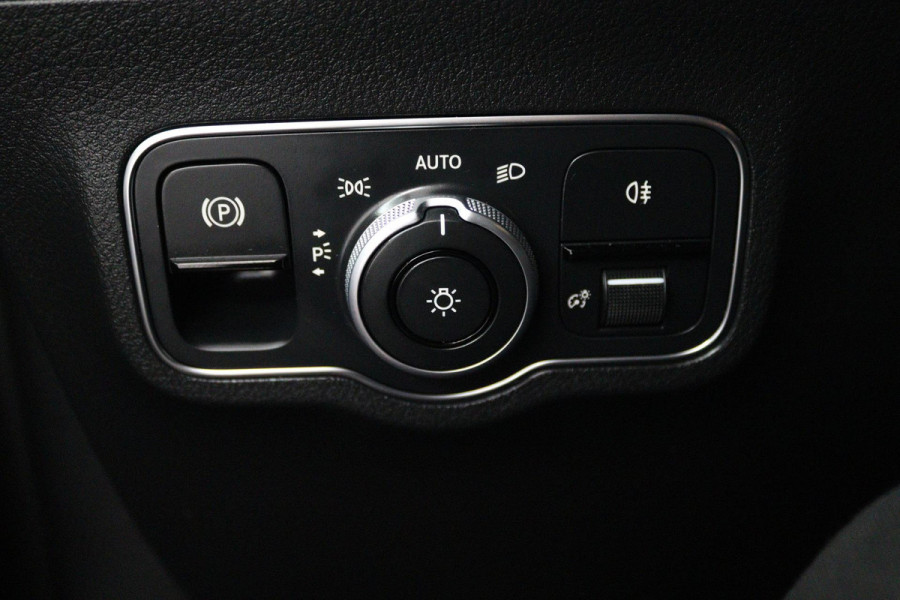 Mercedes-Benz B-Klasse 160 Advantage (NAVIGATIE, ACHTERUITRIJCAMERA, PARKEERSENSOREN, CRUISE CONTROL, NL-AUTO, GOED ONDERHOUDEN)
