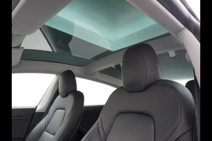 Tesla Model 3 RWD SR+ 60kWh 325PK Trekhaak FSD 3-Computer 18" AutoPilot Leder PanoDak Adaptive-Cruise Lmv Camera's Elektr.-Stuur+Stoelen+Spieg Navi LED Comfortstoelen ACC DAB Voorverwarmen interieur via App Keyless via Telefoonsleutel One-Pedal-Drive Origineel Nederlandse auto tot 11kw laden thuis! 1.584kg licht! Accu Garantie tot 16-03-2028/160.000km