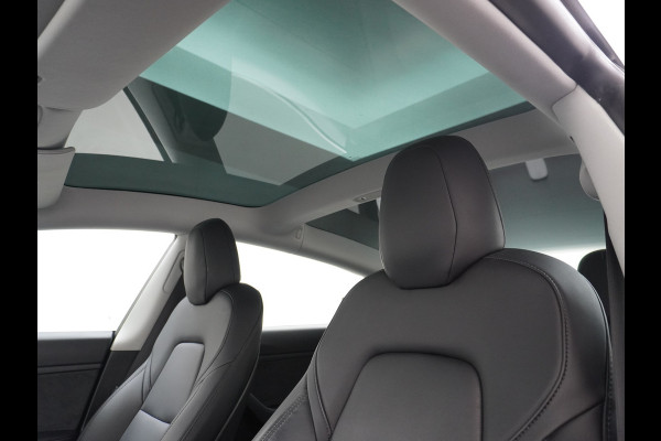 Tesla Model 3 RWD SR+ 60kWh 325PK Trekhaak FSD 3-Computer 18" AutoPilot Leder PanoDak Adaptive-Cruise Lmv Camera's Elektr.-Stuur+Stoelen+Spieg Navi LED Comfortstoelen ACC DAB Voorverwarmen interieur via App Keyless via Telefoonsleutel One-Pedal-Drive Origineel Nederlandse auto tot 11kw laden thuis! 1.584kg licht! Accu Garantie tot 16-03-2028/160.000km