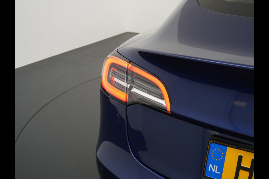 Tesla Model 3 RWD SR+ 60kWh 325PK Trekhaak FSD 3-Computer 18" AutoPilot Leder PanoDak Adaptive-Cruise Lmv Camera's Elektr.-Stuur+Stoelen+Spieg Navi LED Comfortstoelen ACC DAB Voorverwarmen interieur via App Keyless via Telefoonsleutel One-Pedal-Drive Origineel Nederlandse auto tot 11kw laden thuis! 1.584kg licht! Accu Garantie tot 16-03-2028/160.000km