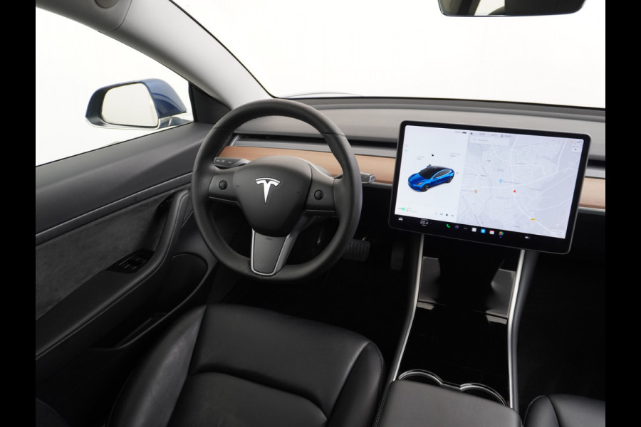 Tesla Model 3 RWD SR+ 60kWh 325PK Trekhaak FSD 3-Computer 18" AutoPilot Leder PanoDak Adaptive-Cruise Lmv Camera's Elektr.-Stuur+Stoelen+Spieg Navi LED Comfortstoelen ACC DAB Voorverwarmen interieur via App Keyless via Telefoonsleutel One-Pedal-Drive Origineel Nederlandse auto tot 11kw laden thuis! 1.584kg licht! Accu Garantie tot 16-03-2028/160.000km
