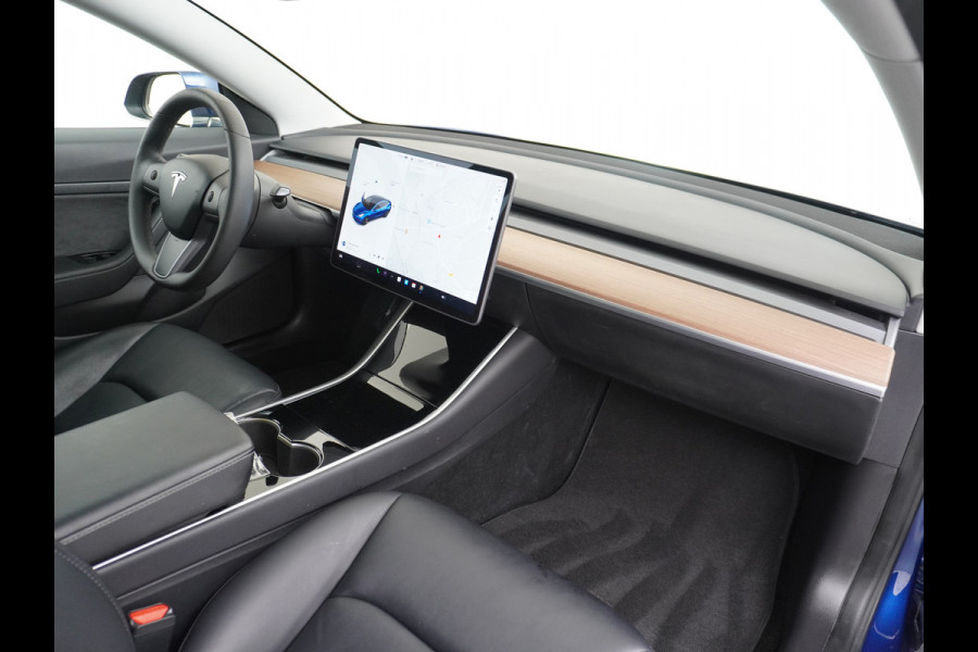 Tesla Model 3 RWD SR+ 60kWh 325PK Trekhaak FSD 3-Computer 18" AutoPilot Leder PanoDak Adaptive-Cruise Lmv Camera's Elektr.-Stuur+Stoelen+Spieg Navi LED Comfortstoelen ACC DAB Voorverwarmen interieur via App Keyless via Telefoonsleutel One-Pedal-Drive Origineel Nederlandse auto tot 11kw laden thuis! 1.584kg licht! Accu Garantie tot 16-03-2028/160.000km