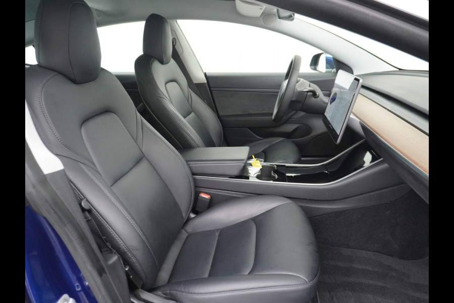 Tesla Model 3 RWD SR+ 60kWh 325PK Trekhaak FSD 3-Computer 18" AutoPilot Leder PanoDak Adaptive-Cruise Lmv Camera's Elektr.-Stuur+Stoelen+Spieg Navi LED Comfortstoelen ACC DAB Voorverwarmen interieur via App Keyless via Telefoonsleutel One-Pedal-Drive Origineel Nederlandse auto tot 11kw laden thuis! 1.584kg licht! Accu Garantie tot 16-03-2028/160.000km
