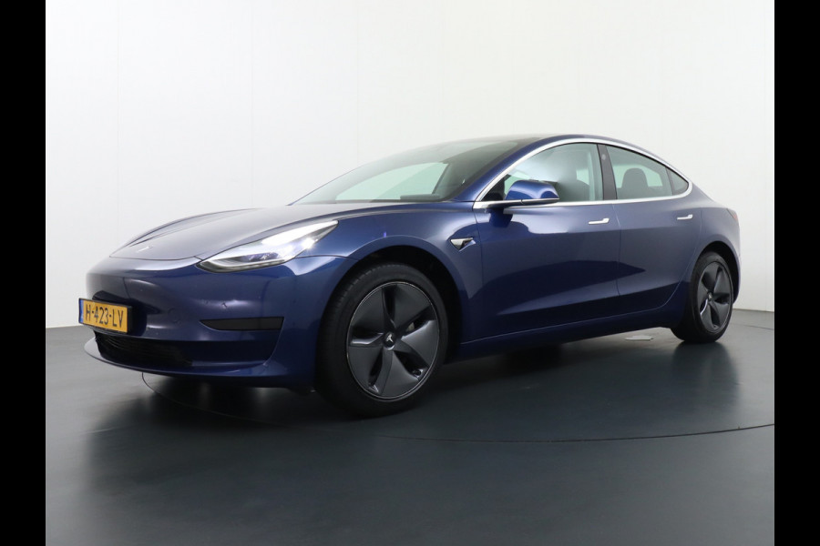 Tesla Model 3 RWD SR+ 60kWh 325PK Trekhaak FSD 3-Computer 18" AutoPilot Leder PanoDak Adaptive-Cruise Lmv Camera's Elektr.-Stuur+Stoelen+Spieg Navi LED Comfortstoelen ACC DAB Voorverwarmen interieur via App Keyless via Telefoonsleutel One-Pedal-Drive Origineel Nederlandse auto tot 11kw laden thuis! 1.584kg licht! Accu Garantie tot 16-03-2028/160.000km