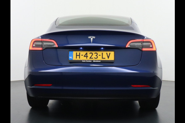 Tesla Model 3 RWD SR+ 60kWh 325PK Trekhaak FSD 3-Computer 18" AutoPilot Leder PanoDak Adaptive-Cruise Lmv Camera's Elektr.-Stuur+Stoelen+Spieg Navi LED Comfortstoelen ACC DAB Voorverwarmen interieur via App Keyless via Telefoonsleutel One-Pedal-Drive Origineel Nederlandse auto tot 11kw laden thuis! 1.584kg licht! Accu Garantie tot 16-03-2028/160.000km