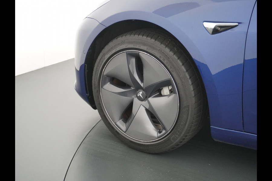 Tesla Model 3 RWD SR+ 60kWh 325PK Trekhaak FSD 3-Computer 18" AutoPilot Leder PanoDak Adaptive-Cruise Lmv Camera's Elektr.-Stuur+Stoelen+Spieg Navi LED Comfortstoelen ACC DAB Voorverwarmen interieur via App Keyless via Telefoonsleutel One-Pedal-Drive Origineel Nederlandse auto tot 11kw laden thuis! 1.584kg licht! Accu Garantie tot 16-03-2028/160.000km