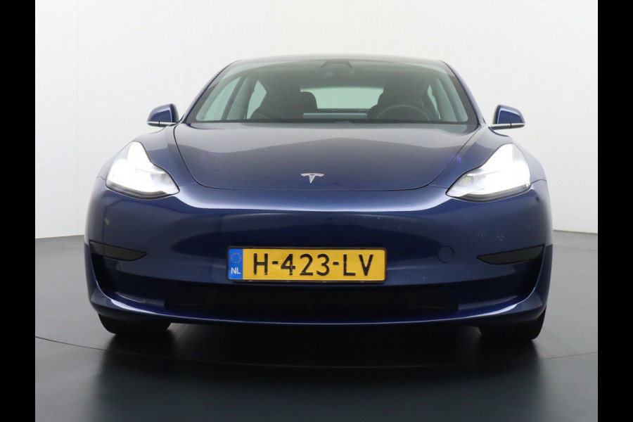 Tesla Model 3 RWD SR+ 60kWh 325PK Trekhaak FSD 3-Computer 18" AutoPilot Leder PanoDak Adaptive-Cruise Lmv Camera's Elektr.-Stuur+Stoelen+Spieg Navi LED Comfortstoelen ACC DAB Voorverwarmen interieur via App Keyless via Telefoonsleutel One-Pedal-Drive Origineel Nederlandse auto tot 11kw laden thuis! 1.584kg licht! Accu Garantie tot 16-03-2028/160.000km