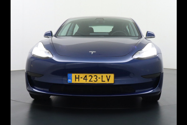 Tesla Model 3 RWD SR+ 60kWh 325PK Trekhaak FSD 3-Computer 18" AutoPilot Leder PanoDak Adaptive-Cruise Lmv Camera's Elektr.-Stuur+Stoelen+Spieg Navi LED Comfortstoelen ACC DAB Voorverwarmen interieur via App Keyless via Telefoonsleutel One-Pedal-Drive Origineel Nederlandse auto tot 11kw laden thuis! 1.584kg licht! Accu Garantie tot 16-03-2028/160.000km