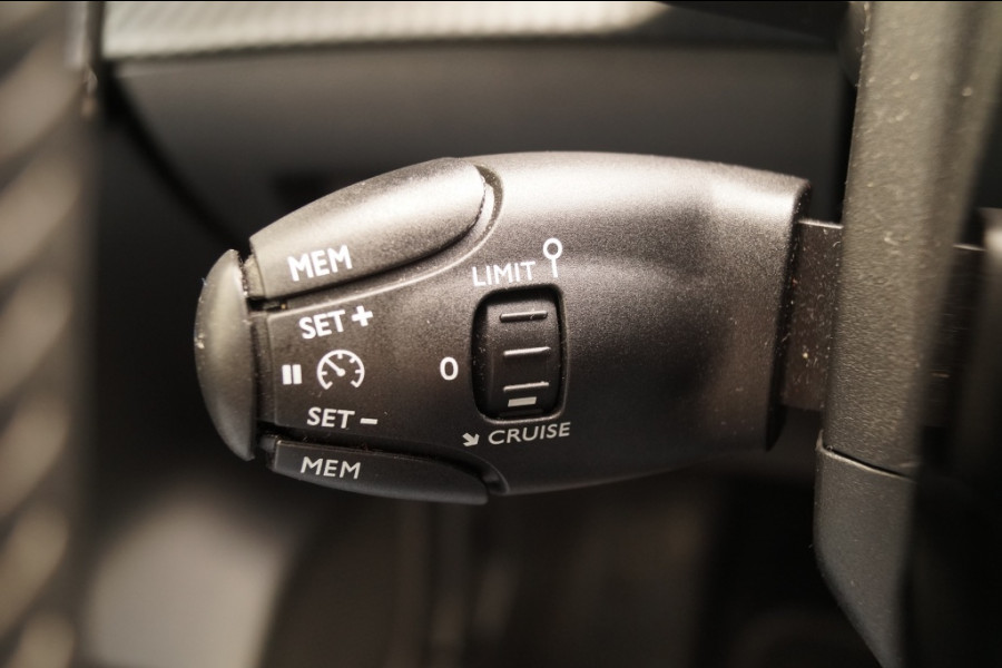 Peugeot e-208 EV Allure 50kWh -ECC-LED-PDC-