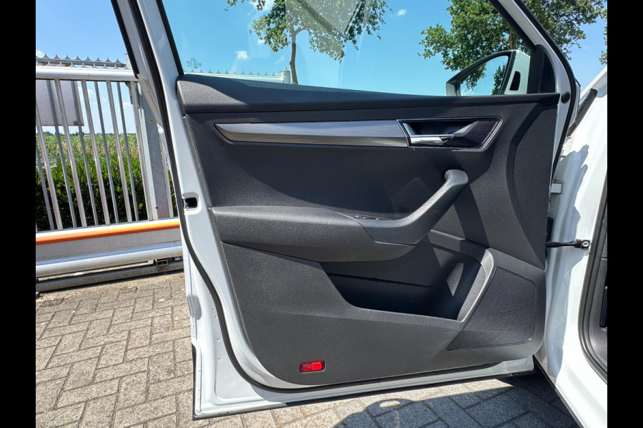 Škoda Karoq 1.5 TSI ACT Style TREKHAAK / ADAPT. CRUISE / STOELVERW. / DRAADLOZE LADER / 110KW / 150PK / DRAADLOZE CARPLAY / ECC