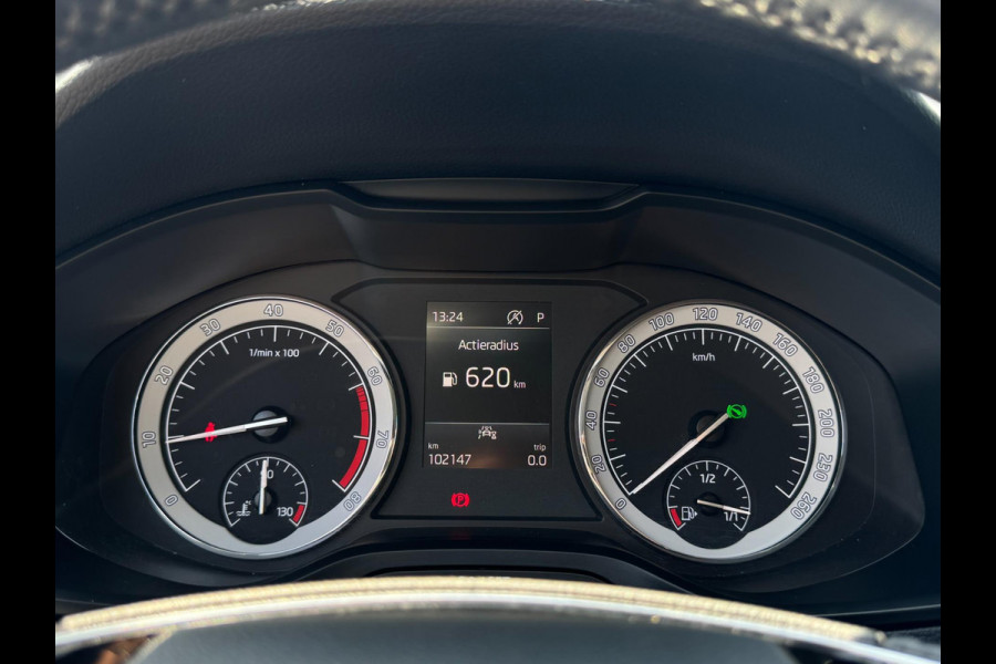 Škoda Karoq 1.5 TSI ACT Style TREKHAAK / ADAPT. CRUISE / STOELVERW. / DRAADLOZE LADER / 110KW / 150PK / DRAADLOZE CARPLAY / ECC