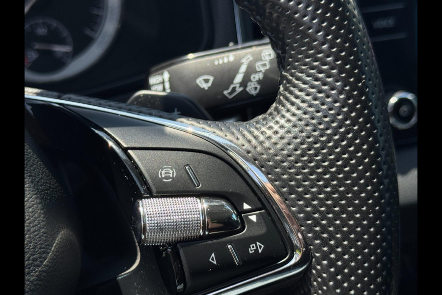 Škoda Karoq 1.5 TSI ACT Style TREKHAAK / ADAPT. CRUISE / STOELVERW. / DRAADLOZE LADER / 110KW / 150PK / DRAADLOZE CARPLAY / ECC