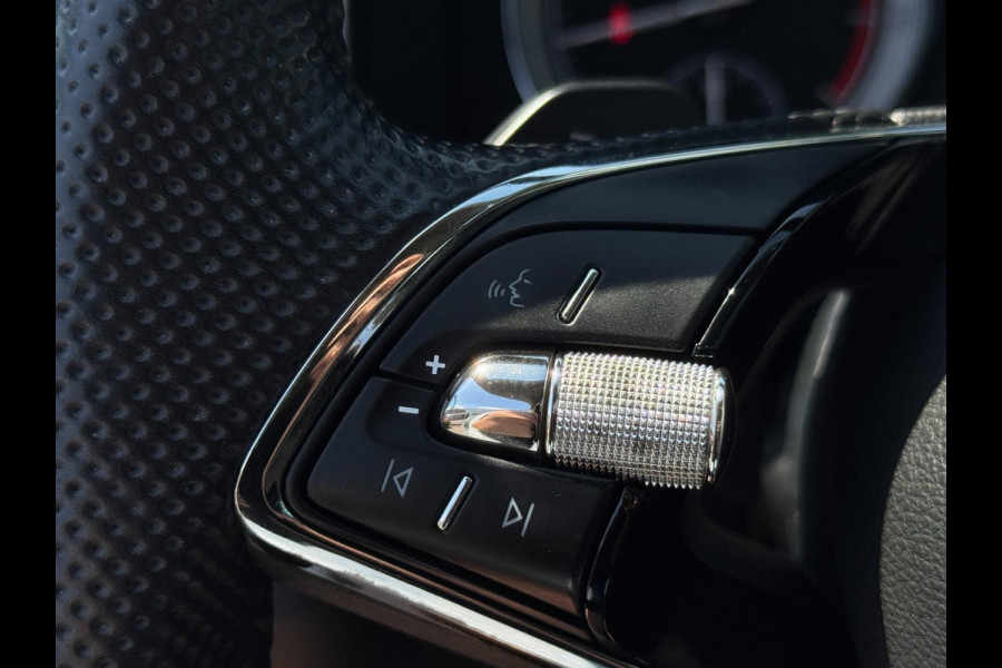 Škoda Karoq 1.5 TSI ACT Style TREKHAAK / ADAPT. CRUISE / STOELVERW. / DRAADLOZE LADER / 110KW / 150PK / DRAADLOZE CARPLAY / ECC