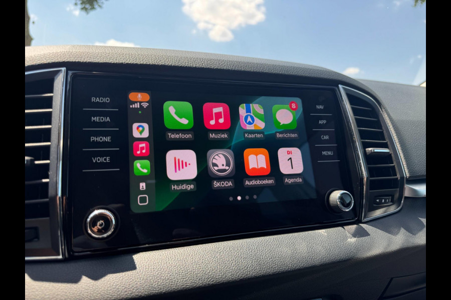 Škoda Karoq 1.5 TSI ACT Style TREKHAAK / ADAPT. CRUISE / STOELVERW. / DRAADLOZE LADER / 110KW / 150PK / DRAADLOZE CARPLAY / ECC