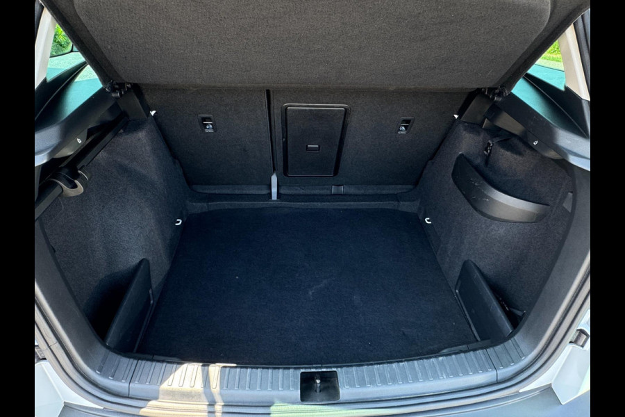 Škoda Karoq 1.5 TSI ACT Style TREKHAAK / ADAPT. CRUISE / STOELVERW. / DRAADLOZE LADER / 110KW / 150PK / DRAADLOZE CARPLAY / ECC