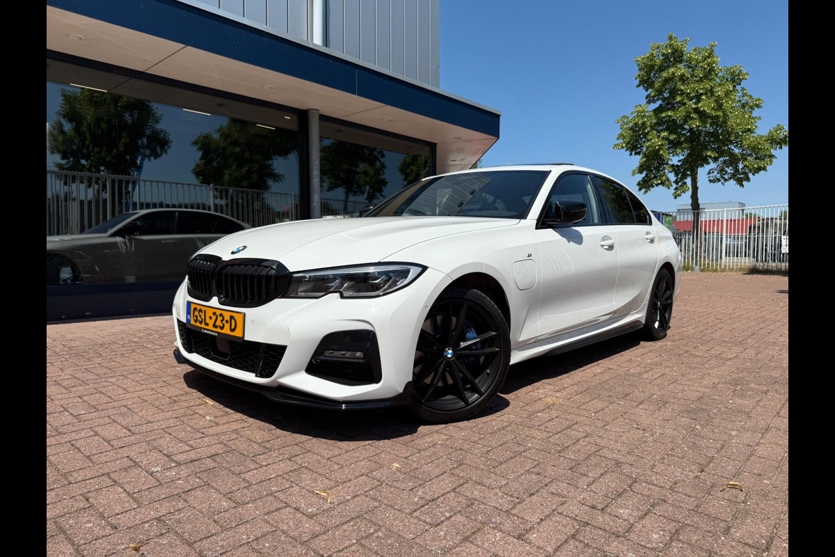 BMW 3-serie 330e | M Performance | Laser | Dak | HUD | Memory BMW 3-serie 330e | M Performance | Laser | Dak | HUD | Memory