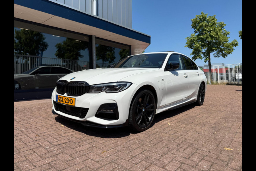 BMW 3-serie 330e | M Performance | Laser | Dak | HUD | Memory