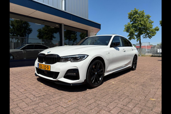 BMW 3-serie 330e | M Performance | Laser | Dak | HUD | Memory