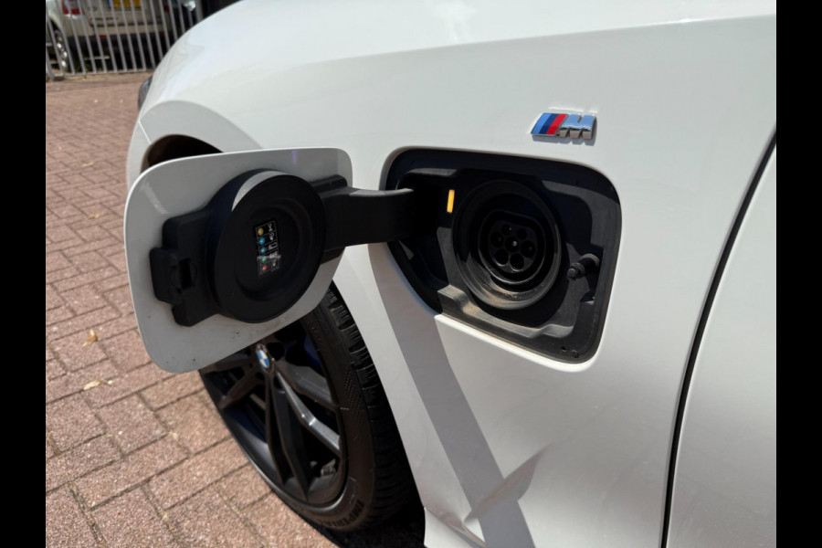 BMW 3-serie 330e | M Performance | Laser | Dak | HUD | Memory