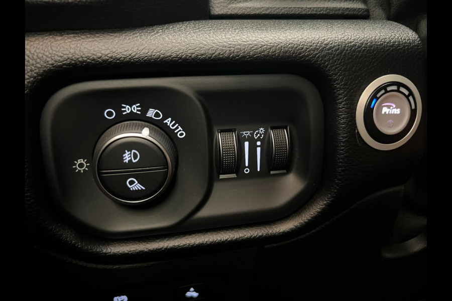 Dodge Ram 1500 5.7 V8 4x4 Crew Cab Rebel / Pano / LPG / Luchtvering