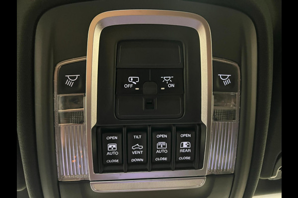 Dodge Ram 1500 5.7 V8 4x4 Crew Cab Rebel / Pano / LPG / Luchtvering